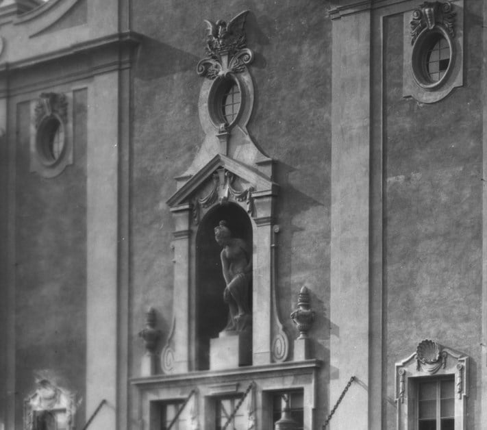 west coast theatre close up